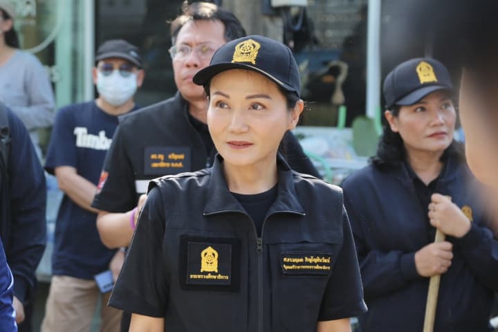 “รมว.นฤมล”ลุยฟื้นหาดใหญ่หลังน้ำลด สั่งเร่งกู้โรงเรียนเสียหายหนัก