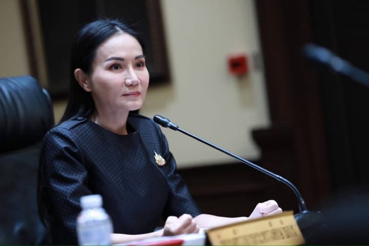 “รมว. นฤมล”  บินด่วนหาดใหญ่ พร้อมเลขาฯสพฐ. ติดตามเหตุกราดยิง รร.พะตงฯ ใกล้ชิด