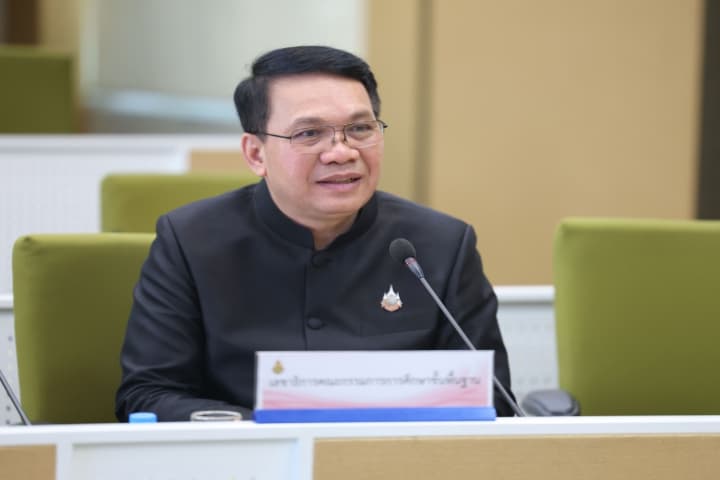 สพฐ. เล็งทบทวนแนวรับนักเรียนปี 69 เน้นทันสมัย-โปร่งใส-เป็นธรรม