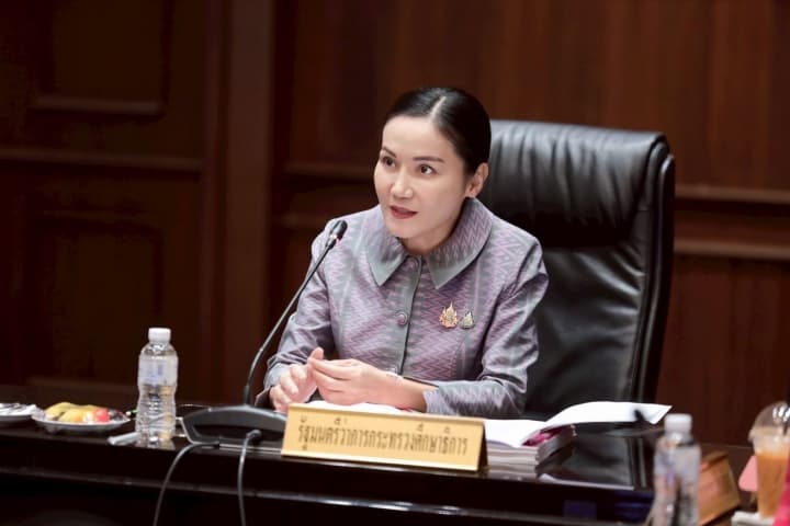 สกัดต่อใบอนุญาต! รมว.ศธ. นฤมล ย้ำชัด กรณีครูพัวพันยาเสพติดให้คุรุสภาลงโทษทันที