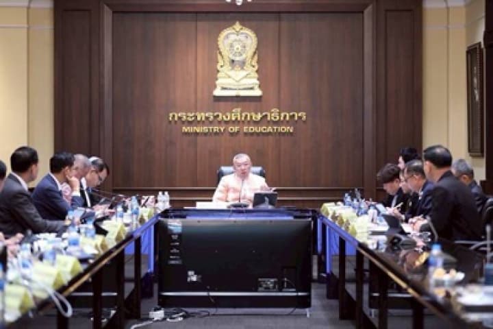 รมว.ศธ. กำชับหน่วยงานในสังกัดทุกแห่งเร่งแก้ปัญหายาเสพติด เดินหน้าหน่วยงานราชการสีขาว พร้อมให้ดูแลความปลอดภัยของนักเรียนในทุกมิติ