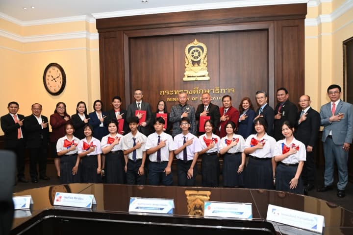 สอศ. ร่วมกับ S&P  MK และ KFC  พัฒนารูปแบบการจัดอาชีวศึกษาระบบทวิภาคี ระดับปวส. แบบเรียนรู้ด้วยตนเอง ตอบโจทย์ความต้องการของสถานประกอบการและผู้เรียน