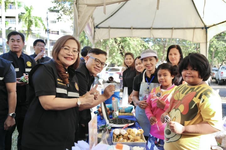 อธิบดี สกร. ลงพื้นที่จังหวัดสุรินทร์ เยี่ยมให้กำลังใจและจัดกิจกรรมส่งเสริมการเรียนรู้