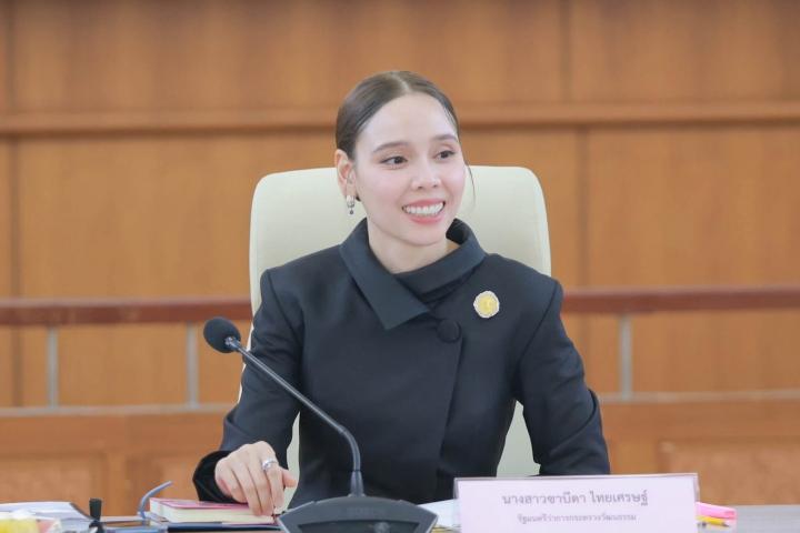 รมว.วัฒนธรรม หนุนเยาวชนสวมชุดไทยพระราชนิยม เผยแพร่อัตลักษณ์ไทยสู่เวทีโลก