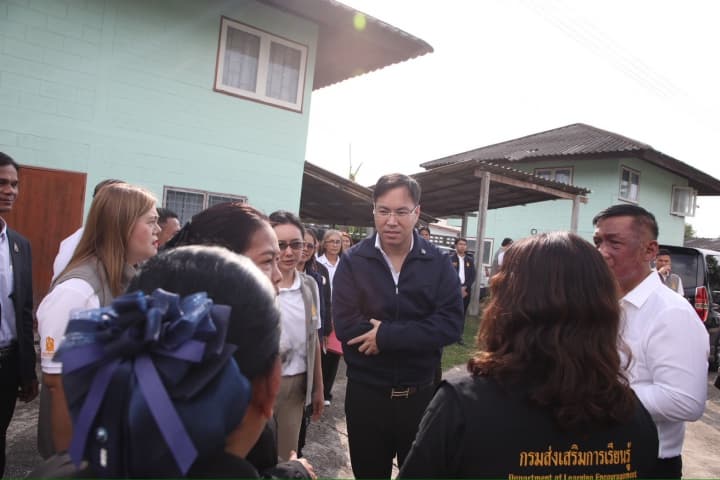 "อัครนันท์" ลุยนครศรีฯ-พัทลุง - สงขลา ห่วงคุณภาพชีวิตครู สกร. รุดดูบ้านพักครูสร้างมา 30 ปี