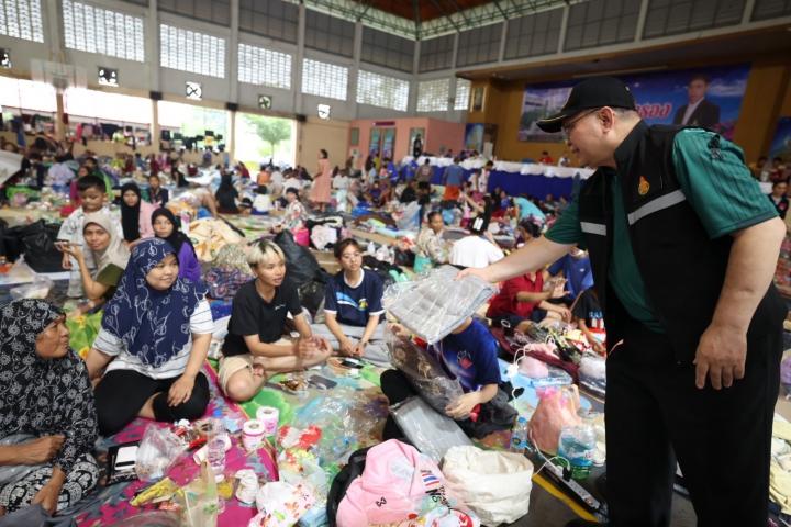สพฐ. ลงพื้นที่หาดใหญ่ ตรวจศูนย์พักพิงผู้ประสบภัย ตั้ง “วอร์รูมอุทกภัย” รับมือสถานการณ์ใกล้ชิด