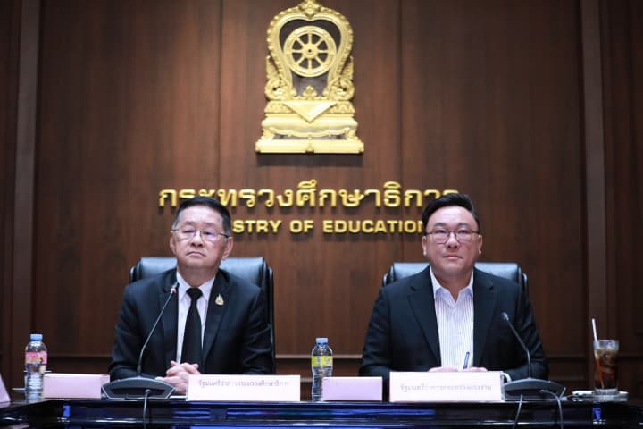 ศธ. ผนึก กระทรวงแรงงาน ปูพรม 'ห้องเรียนสู่โลกอาชีพ' ชูนวัตกรรม "มีงาน มีเงิน มีวุฒิ"