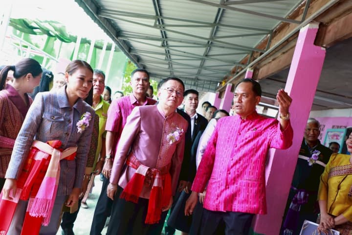 รมว.ศธ. ลุยร้อยเอ็ด! สั่งยกเครื่องอาคารเก่า 57 ปี ย้ำ "ความปลอดภัยนักเรียน" ต้องมาก่อน