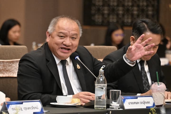 สอศ. ร่วมกับ ภาคเอกชน วางโรดแมปอาชีวศึกษาแห่งอนาคต ดันอาชีวะบรรจุแผนพัฒนาฯ ฉบับที่ 14