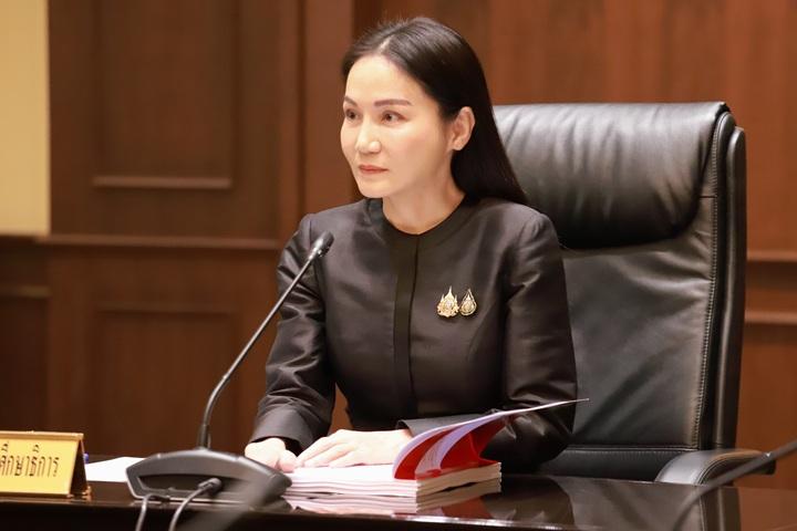 รมว.นฤมล เผย บอร์ด ก.ค.ศ. ไฟเขียว ย้ายครูปี 2569 ไม่สะดุด ใช้เกณฑ์เดิม “ว 18/2566” ชั่วคราว