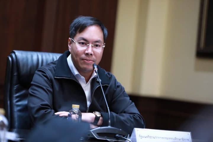 "รมช. ศึกษาธิการ" เดินหน้าลดภาระครู สั่งทบทวนเกณฑ์ย้าย ผอ. ทันที