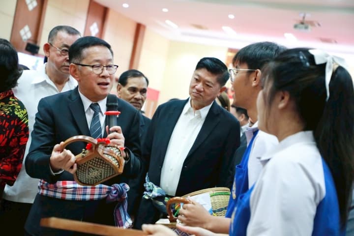 พลิกโฉมการศึกษาอีสานใต้! รมว.ศธ. ชู "STEM - Zero Dropout-ODOS" ปั้นเด็กไทยเป็นพลเมืองโลก